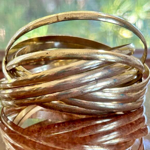 Vintage Interlocking Gold Tone Bangle Bracelet – Set of 9 Bands - Picture 2 of 10
